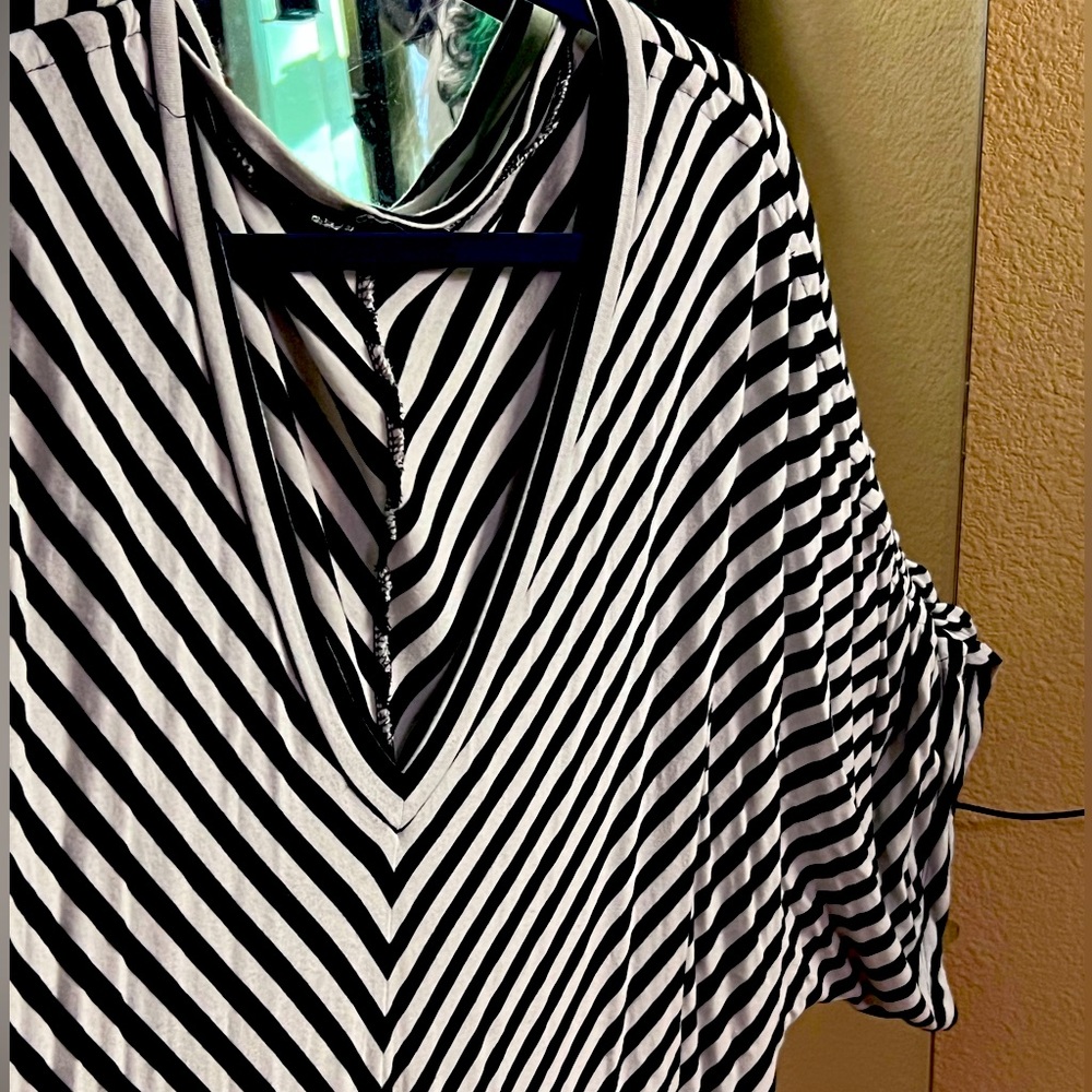 Deep V Neck super comfy black and white dress top